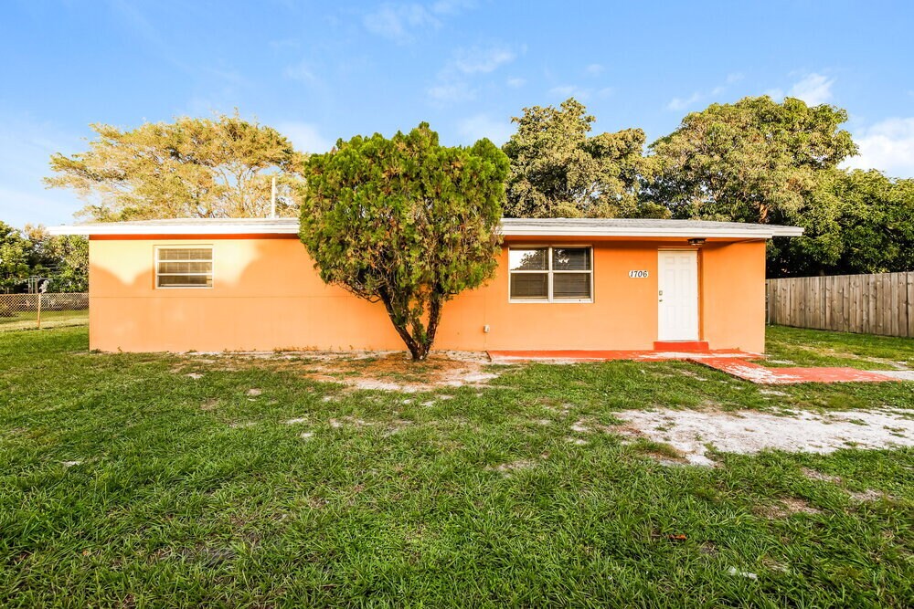 Primary Photo - 1706 NW 14th Ave