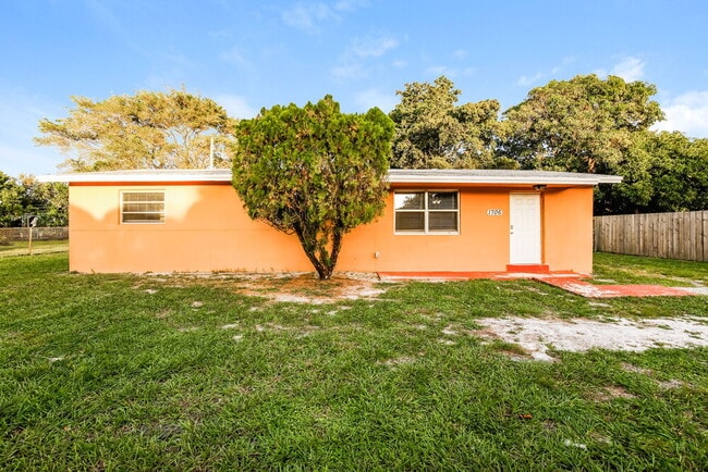 Building Photo - 1706 NW 14th Ave