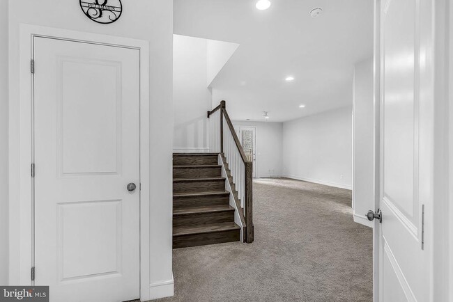 Building Photo - 23035 Sullivans Cove Sq