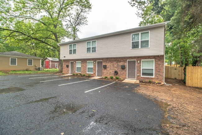 Building Photo - 1800 Berryhill Rd.