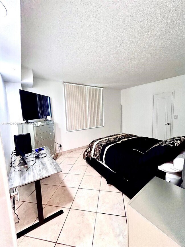 Foto del edificio - 3725 S Ocean Dr