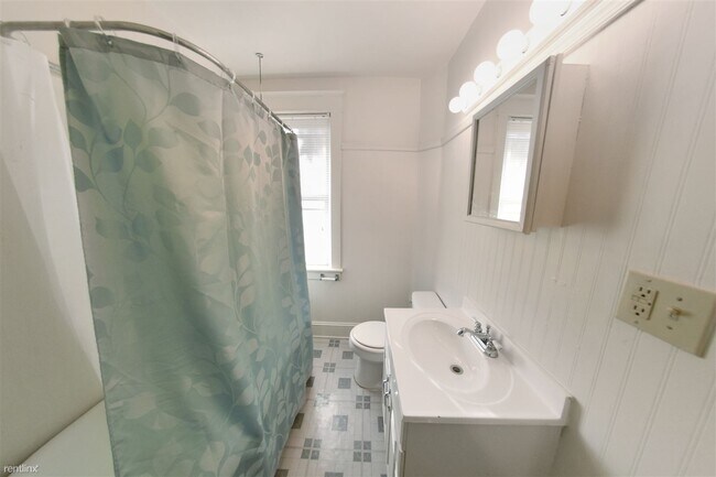 Building Photo - 3 br, 1 bath House - 217 N Eberts Ln