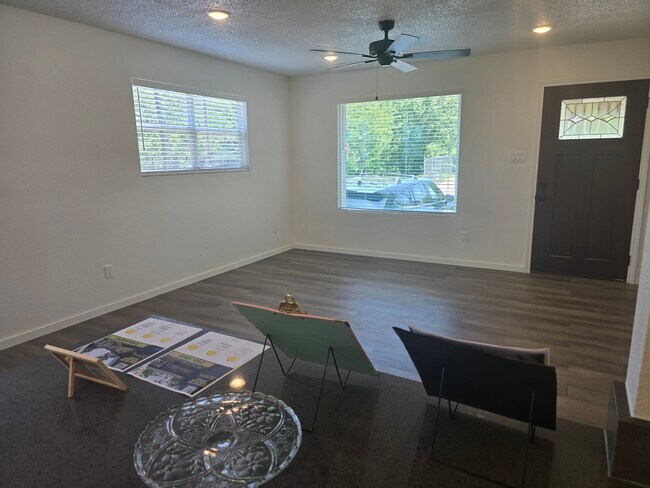 Sala de estar - 804 Avenue E