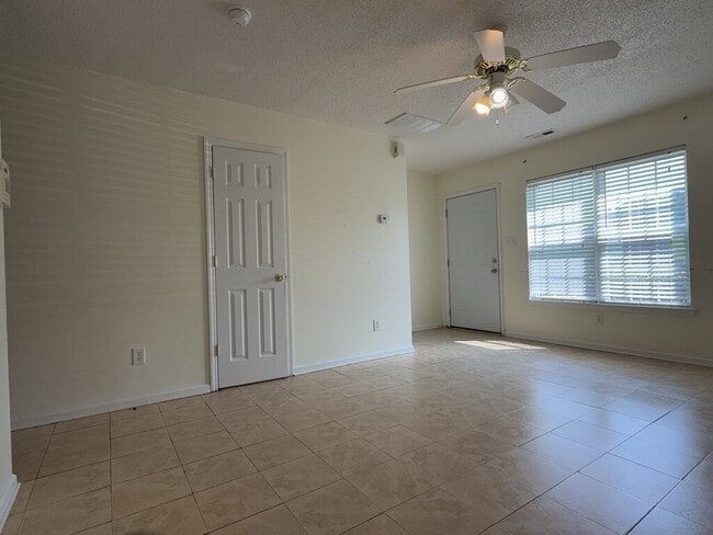 Building Photo - 1209 Timberlake Trail