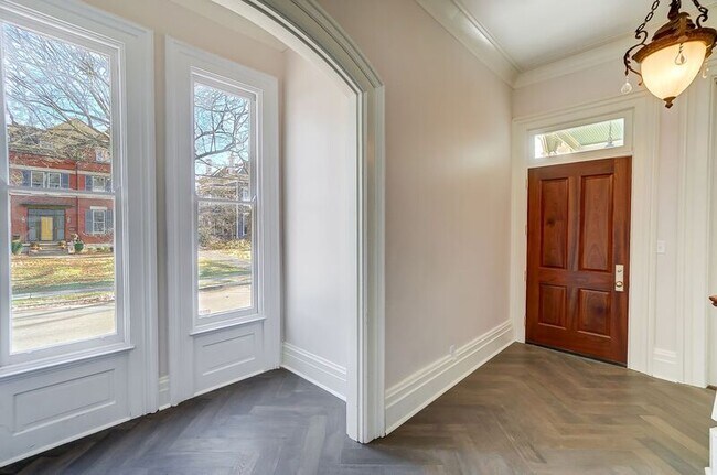 Foto del edificio - 2701 Cleinview Ave