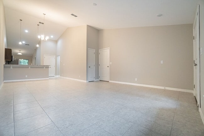 Foto del edificio - PENDING APPLICATION- Beautiful 3/2 Energy Efficient 1 Story Attached Home w/ 1 Car Garage