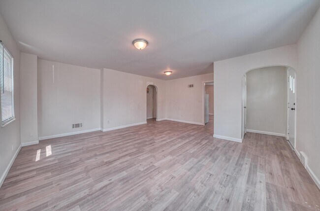 Foto del edificio - 1139 Miller Ave