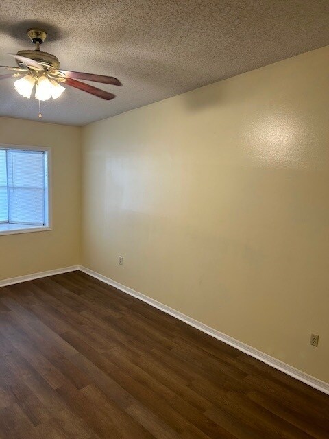 Building Photo - Just painted townhouse