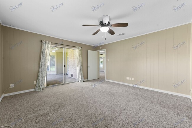 Foto del edificio - Stunning 4/2/2 in Bedford! New photos comi...