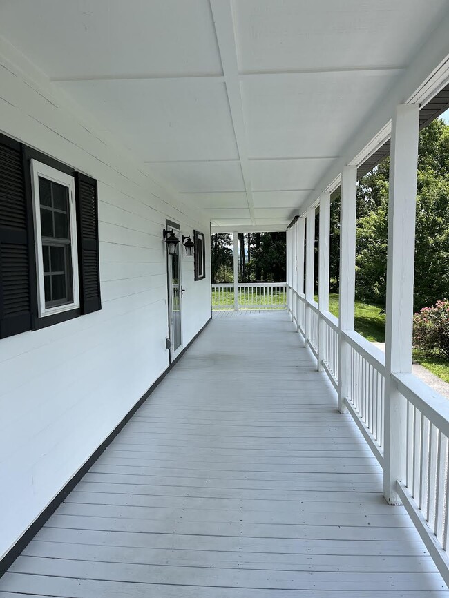 Building Photo - 209 Hidden Meadow Dr