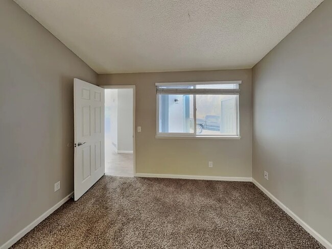 Building Photo - 4121 E 134th Dr