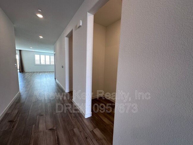 Building Photo - 2126 Monferrato St