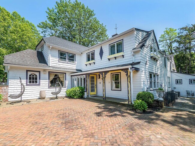 Building Photo - 431 Carpenter Ave