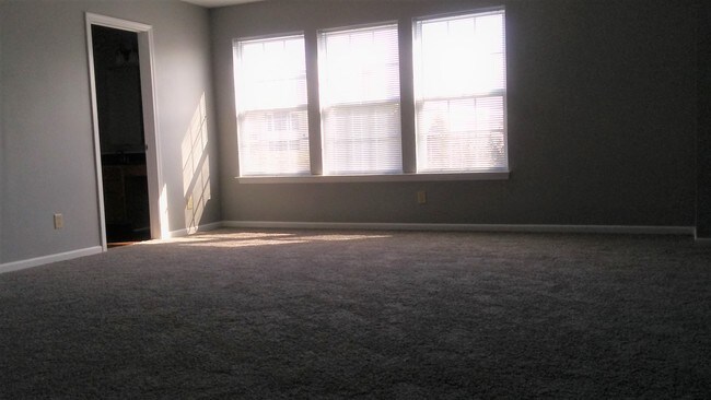 Foto del edificio - 2205 Shadowbrook Dr