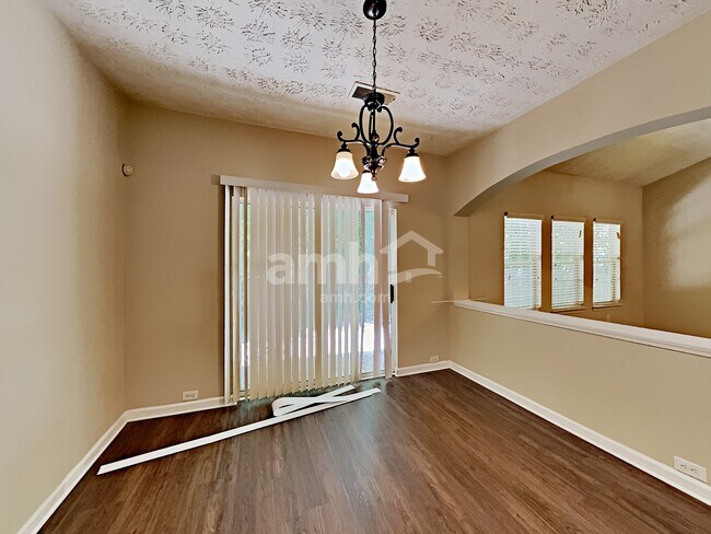 Foto del edificio - 6812 Bridgewood Dr