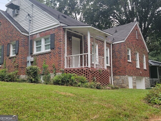Building Photo - 644 Kennolia Dr SW