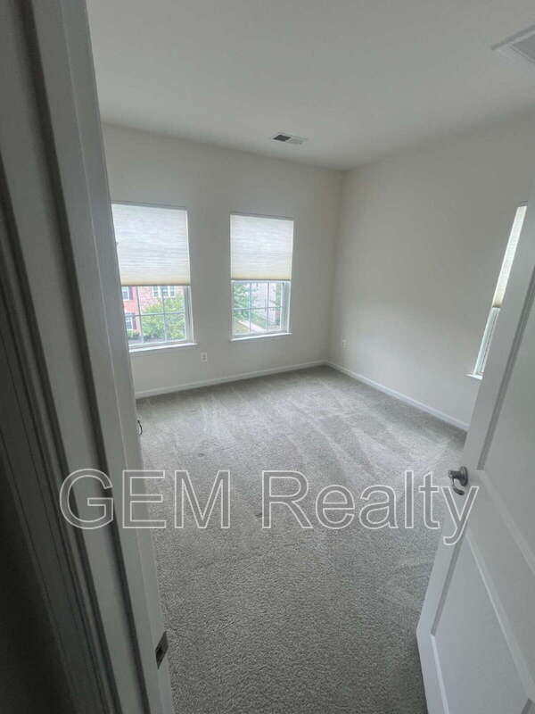 Foto del edificio - 1642 Dorothy Ln