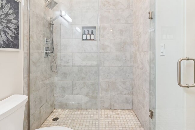 Photo - 1100 Peters Street # 404 Apartment