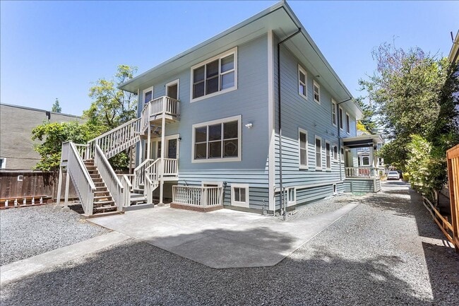 Building Photo - 2026 San Antonio Ave