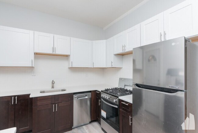 Building Photo - 1617 W Belmont Ave