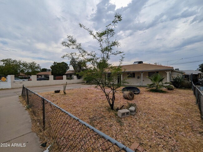 Building Photo - 6036 N 31st Dr