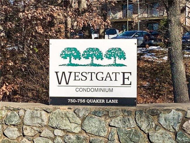 Foto del edificio - 752 Quaker Ln