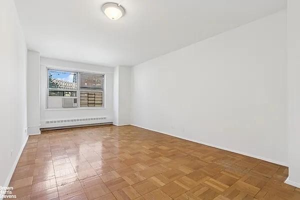 Building Photo - 570 Grand St