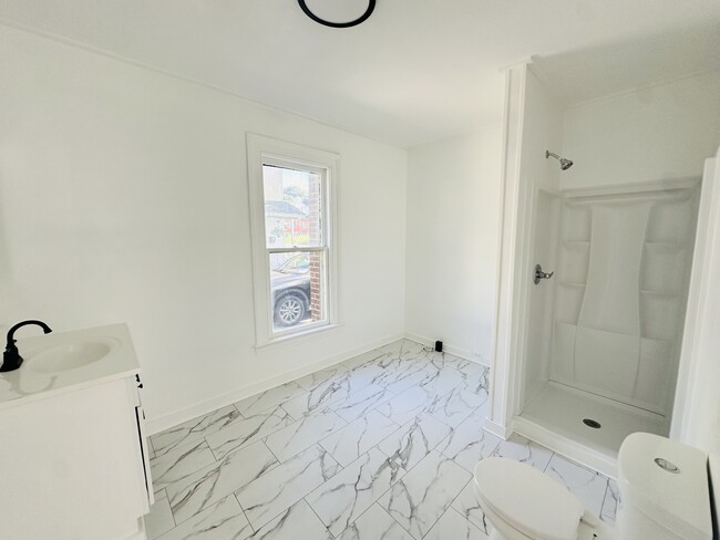 Building Photo - 436 S Hamilton St