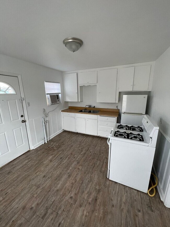 Building Photo - 5628 Helmick Ave