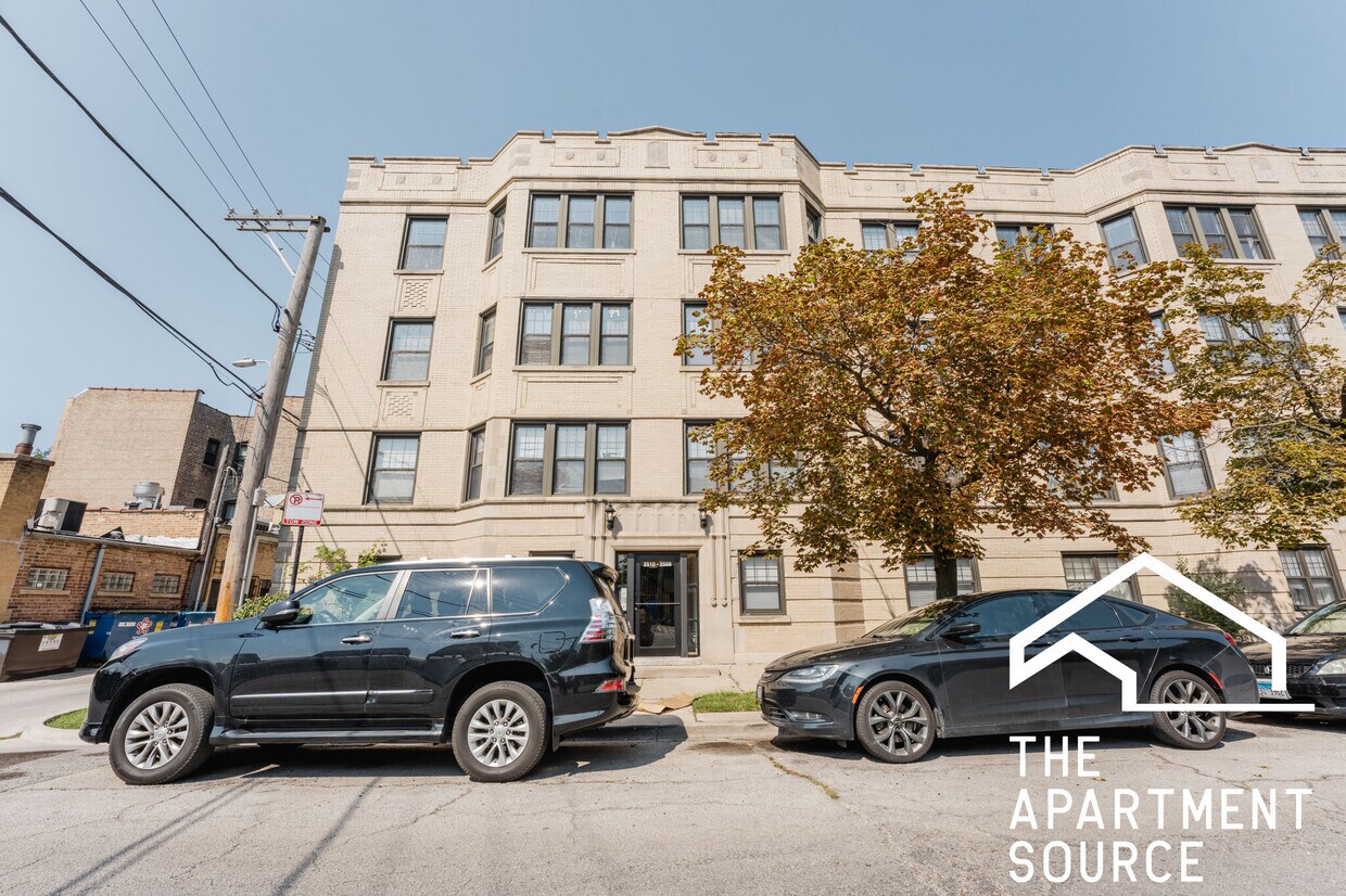 North Lincoln Square English Garden 2 Bed 1 Bath! - 2510 W Catalpa Ave