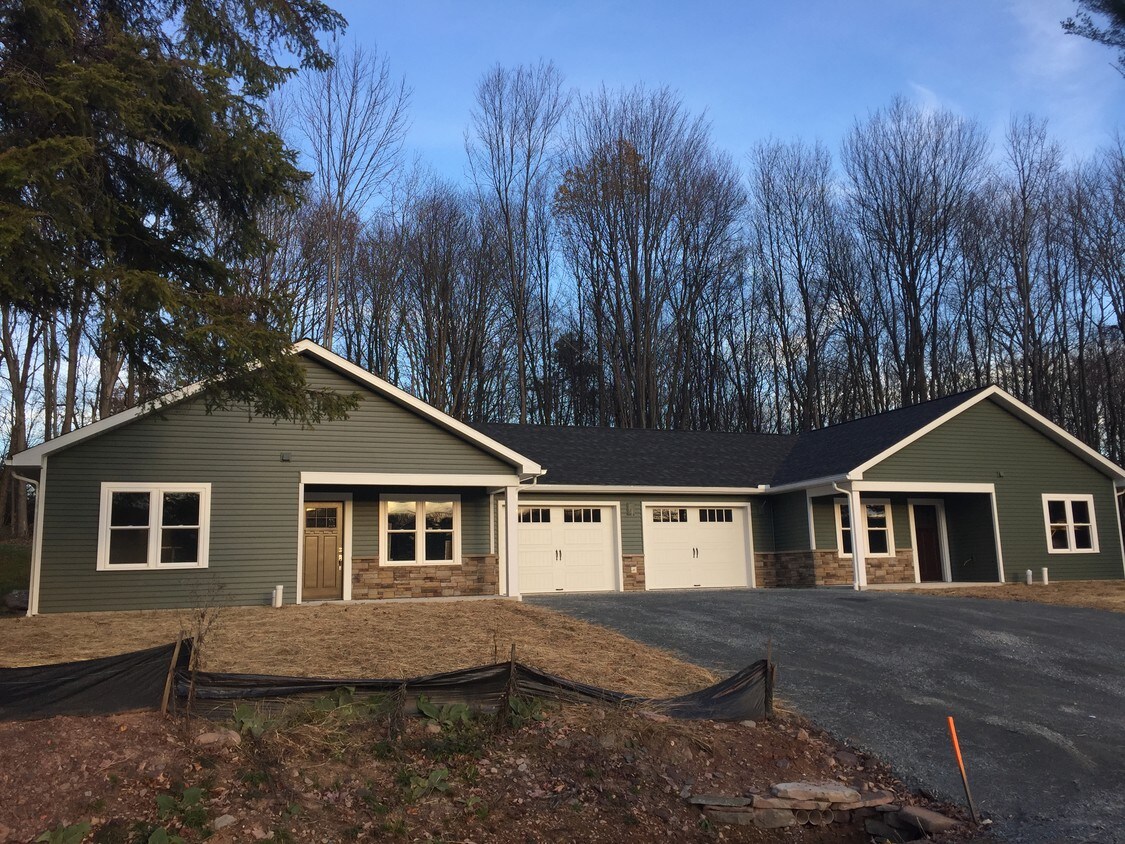 94 Lakeside Dr, Honesdale, PA 18431 Townhome Rentals in Honesdale PA