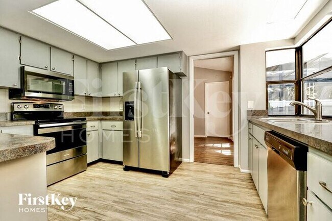 Foto del edificio - 9415 Rutland Ln