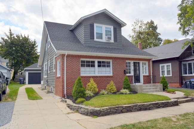 Building Photo - 46 Forbes St