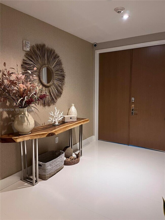 Foto del edificio - 10201 Collins Ave