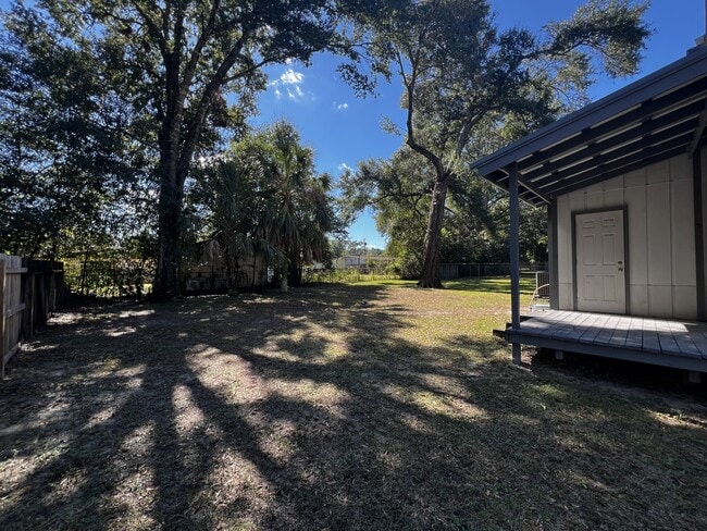 Foto del edificio - 124 Hampton Dr