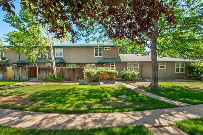 Building Photo - 8758 E Roundtree Ave