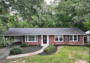 Building Photo - 640 Edgewood Dr