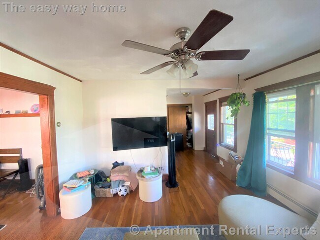 Foto del edificio - Winter Hill 2 BR - Steps Winter Hill Brewing