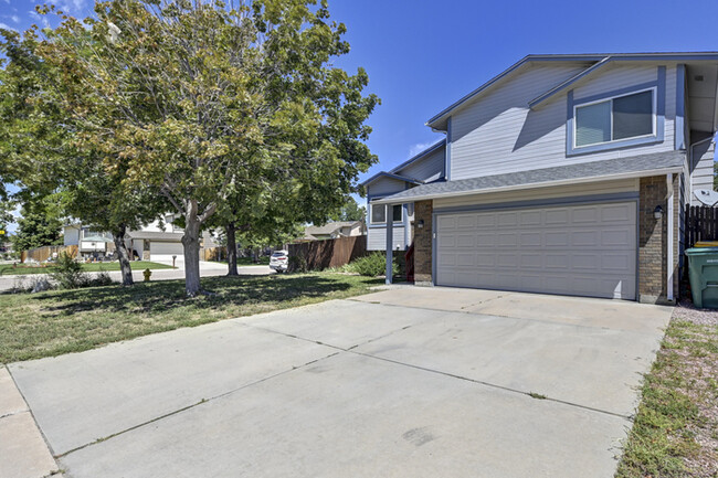 Building Photo - 881 Crandall Dr