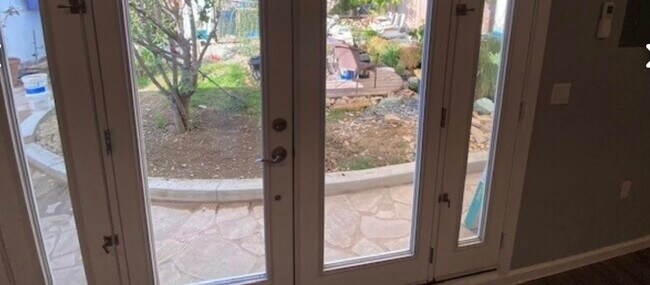 Building Photo - 433 S Fairview St