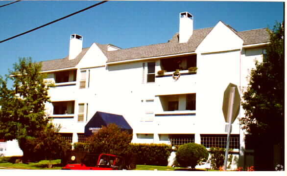 Building Photo - Greystone Court