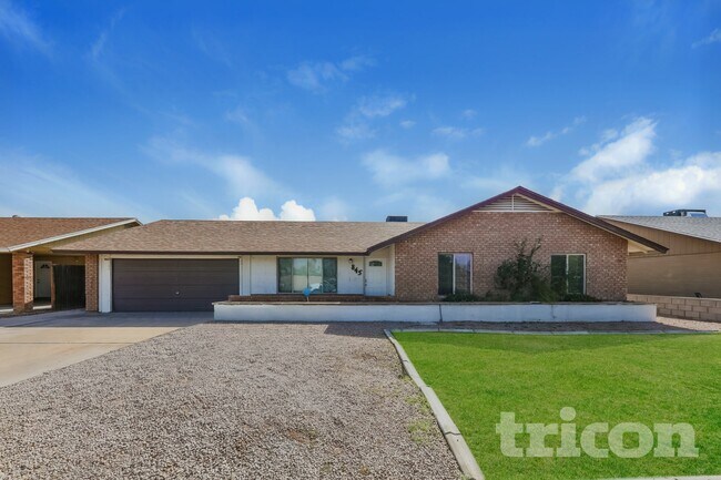 Building Photo - 845 S Vineyard