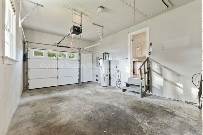 Foto del edificio - 4900 Briarwood Ln