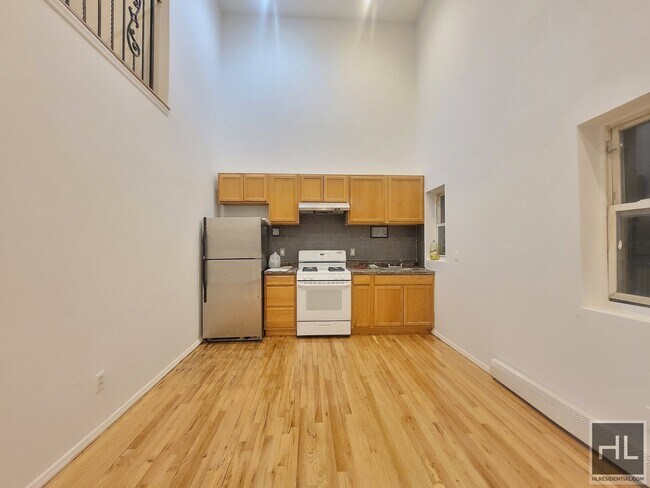 Building Photo - Spacious Duplex with Parking on PITKIN AVENUE