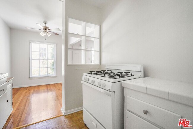 Foto del edificio - 8551 Holloway Dr
