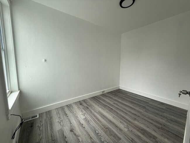 Foto del edificio - Spacious 2-Bedroom Home in North Central P...