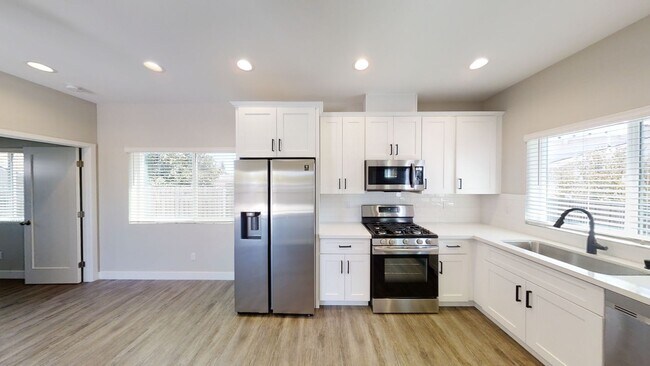 Foto del edificio - 4BD/2BA, Great Outdoor Space!