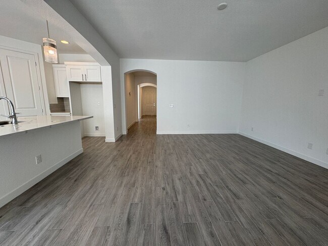 Foto del edificio - Brand New Laughlin Ranch 3 BR 2Ba Golf Com...