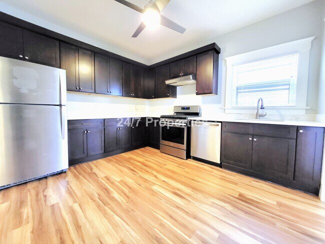 Building Photo - Updated Vintage 1BD I 1BA Apartment in NW ...