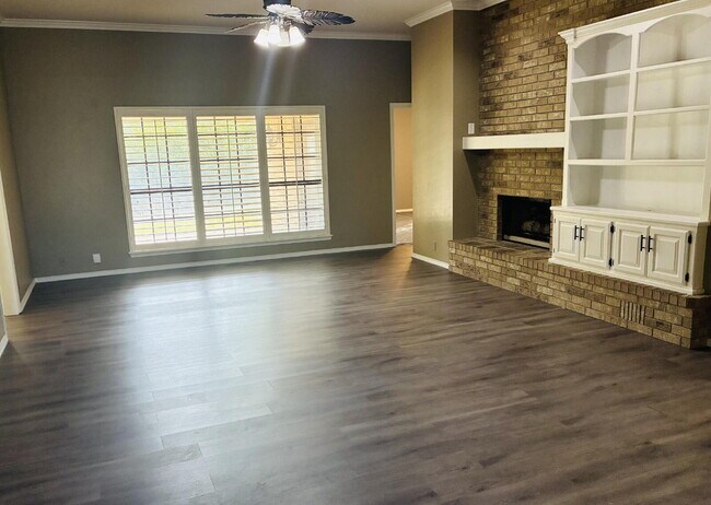 Foto del edificio - Beautiful Home in Westbury South Ready for Move-In!